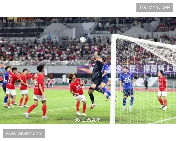 足球赛场上的风云变幻:从草根到职业球员的成长之路与竞技精神探讨